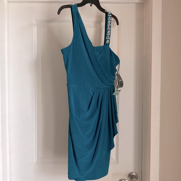 Dress - Picture 1 of 4